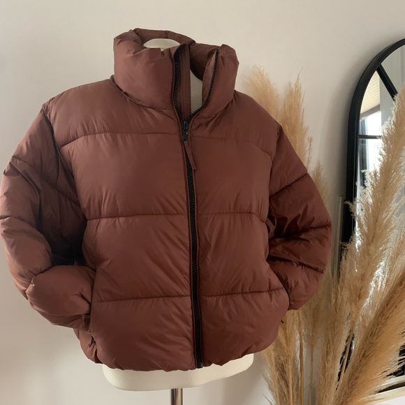 Old Navy puffer jacket in a mahogany/brown in a size Large with a zipper - Picture 5 of 7